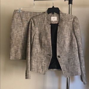 Skirt suit